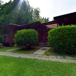 مكان تخييم Zatoka Zivohost -